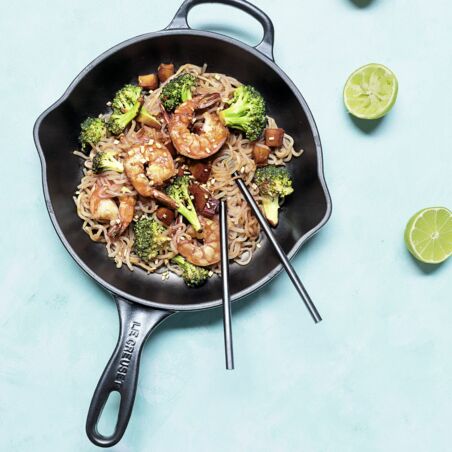 Asia-Nudelpfanne mit Garnelen Asia-Nudelpfanne mit Garnelen