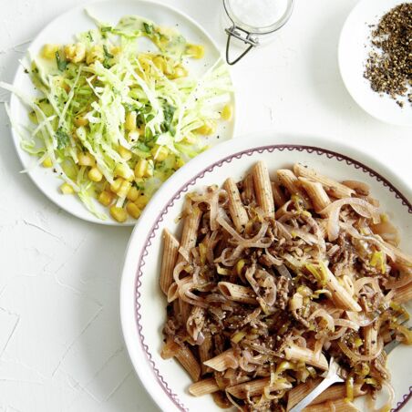 Vollkornnudeln mit Zwiebel-Lauch-Ragout Vollkornnudeln mit Zwiebel-Lauch-Ragout
