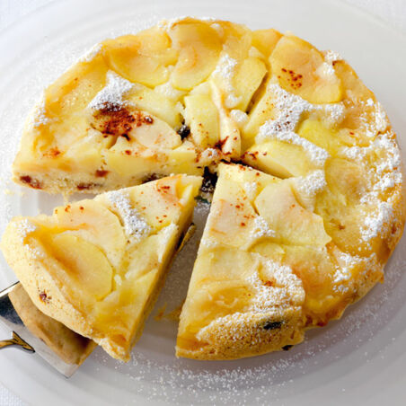 Gestürzte Apfeltorte mit Rosinen