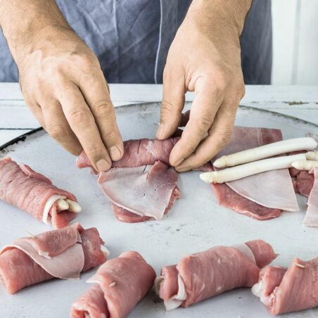 Kalbsröllchen mit Spargelfüllung Kalbsröllchen mit Spargelfüllung