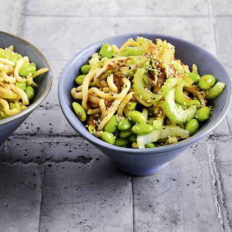 Gemüse mit Udon-Nudeln Gemüse mit Udon-Nudeln