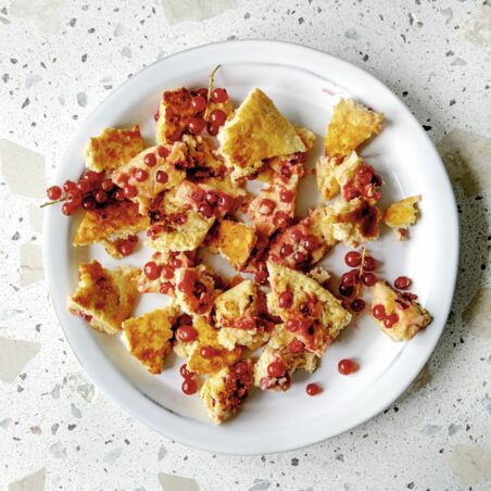 Quark-Schmarren mit Johannisbeeren Quark-Schmarren mit Johannisbeeren