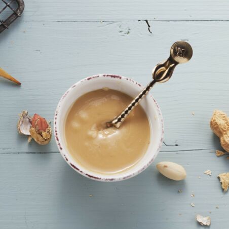 Schälchen Erdnusssauce zu Saté-Spießen - Erdnusssoße Rezept - Grundrezept Erdnusssauce