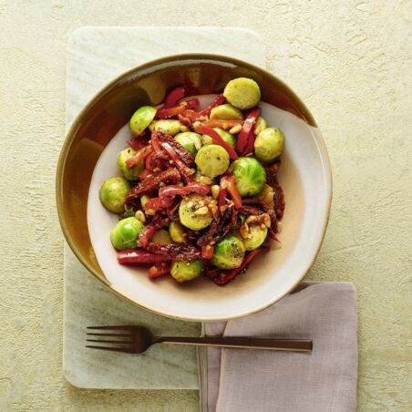 Rosenkohl mit Paprika und Tomaten Rosenkohl mit Paprika und Tomaten