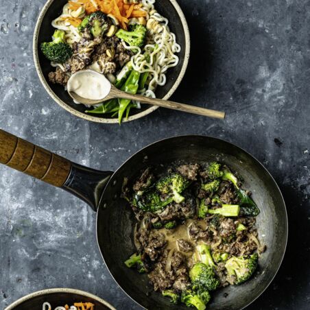 Stir-fry-Brokkoli- Bowl mit Hackfleisch Stir-fry-Brokkoli- Bowl mit Hackfleisch