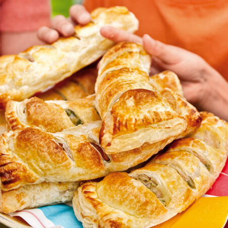 Blätterteigrollen mit Würstchen Blätterteigrollen mit Würstchen