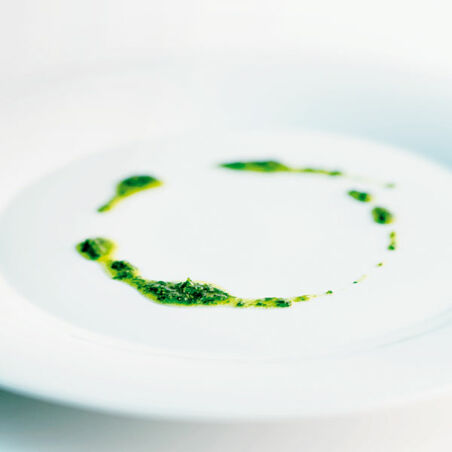 Caprese-Türmchen mit Crostini-Chips Caprese-Türmchen mit Crostini-Chips