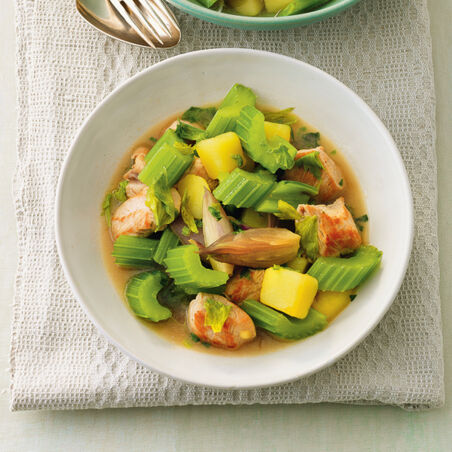 Putenragout mit Sellerie und Kartoffeln Putenragout mit Sellerie und Kartoffeln