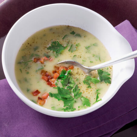 Lauwarmes Kartoffeldressing mit Speckwürfeln Lauwarmes Kartoffeldressing mit Speckwürfeln