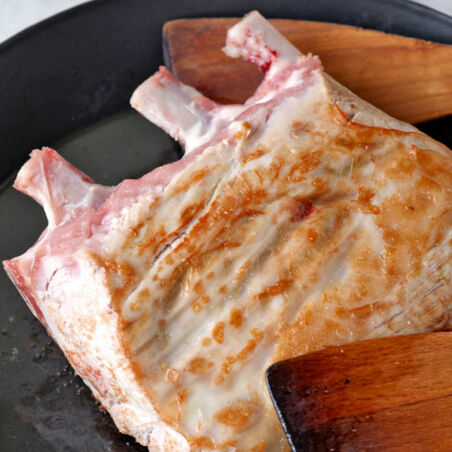 Kalbskarree mit Oliven-Polenta Kalbskarree mit Oliven-Polenta