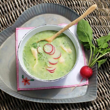 Radieschenblättersuppe mit Saibling Radieschenblättersuppe mit Saibling