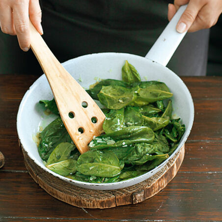 Polnische Piroggen mit Spinat-»Bratwurst«-Füllung Polnische Piroggen mit Spinat-»Bratwurst«-Füllung