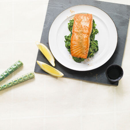 Lachs mit Spinat und Sesam Lachs mit Spinat und Sesam