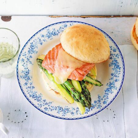 Spargel-Lachs-Burger Spargel-Lachs-Burger