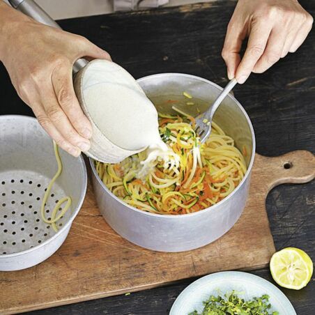 Gemüse-Sesam-Linguine mit Halloumi Gemüse-Sesam-Linguine mit Halloumi