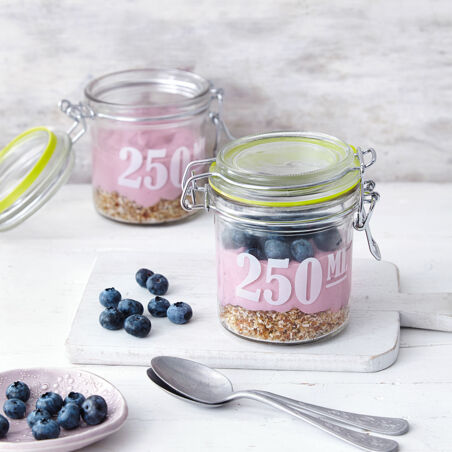 Beeren-Kokos-Cheesecake im Glas Beeren-Kokos-Cheesecake im Glas