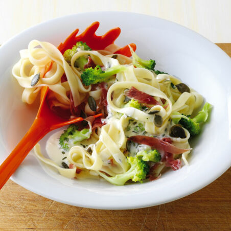 Nudeln mit Brokkoli und Schinken Nudeln mit Brokkoli und Schinken