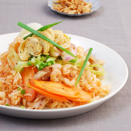 Nasi Goreng mit Weißkohl und Möhren Nasi Goreng mit Weißkohl und Möhren