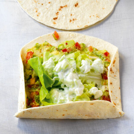 Salat-Avocado-Wraps mit Feta Salat-Avocado-Wraps mit Feta