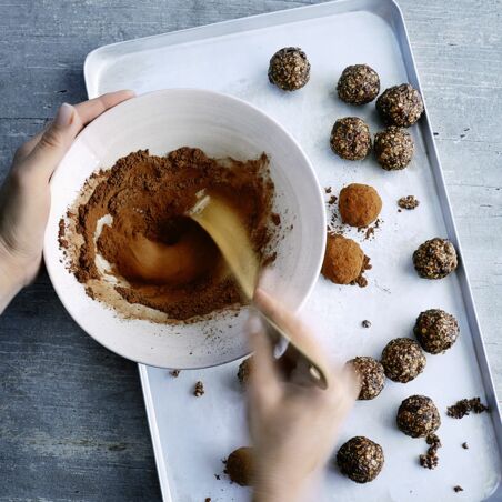 Minz-Kakao-Bällchen mit Erdnussmus Minz-Kakao-Bällchen mit Erdnussmus
