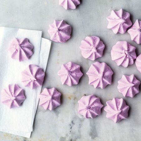 Aquafaba-Baiser mit Beeren Aquafaba-Baiser mit Beeren