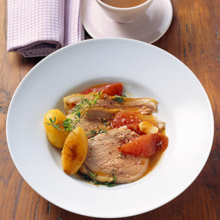 Gebratener Lammschlegel mit Ofentomaten Gebratener Lammschlegel mit Ofentomaten