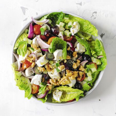 Salat mit Ziegenkäse, Trauben und Walnüssen Salat mit Ziegenkäse, Trauben und Walnüssen
