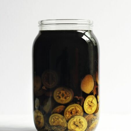 Nussschnaps aus grünen Nüssen Nussschnaps aus grünen Nüssen