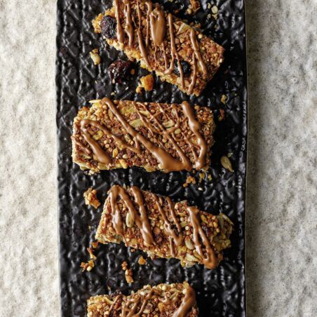 Müsliriegel mit Schokolade Müsliriegel mit Schokolade