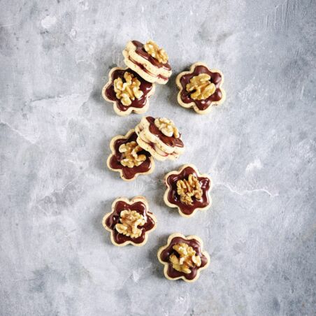 Walnussblumen mit Marzipan Walnussblumen mit Marzipan
