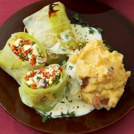 Kohlrouladen mit Steinpilz-Kartoffelpüree Kohlrouladen mit Steinpilz-Kartoffelpüree