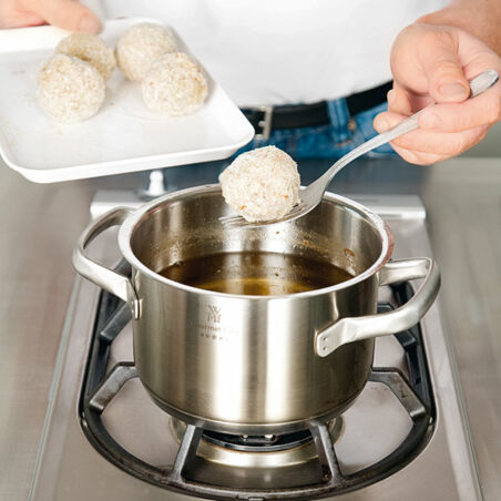Rotkohlknödel mit Enten-Pilz-Geschnetzeltem Rotkohlknödel mit Enten-Pilz-Geschnetzeltem