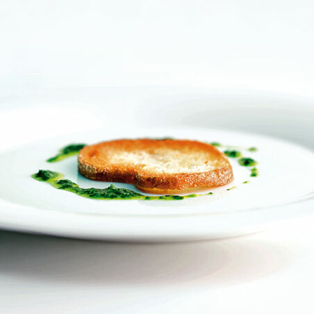 Caprese-Türmchen mit Crostini-Chips Caprese-Türmchen mit Crostini-Chips