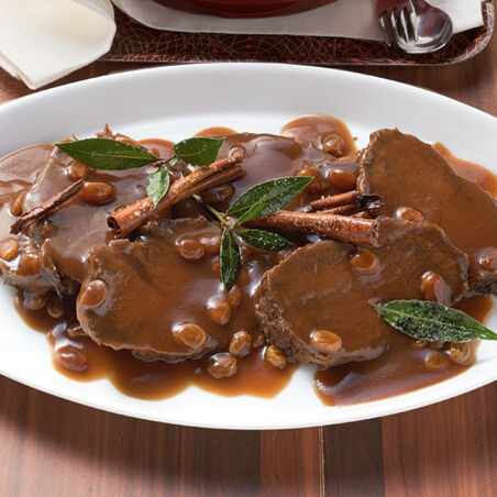 Zimt-Sauerbraten mit Kartoffel-Pastinaken-Gratin Zimt-Sauerbraten mit Kartoffel-Pastinaken-Gratin