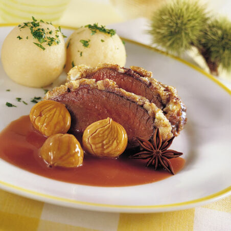 Hirschkalbsrücken mit Maronenkruste Hirschkalbsrücken mit Maronenkruste