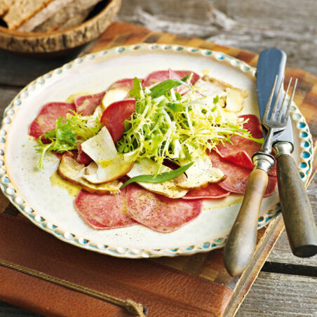 Gepökelte Rinderzunge mit rohen Steinpilzen Gepökelte Rinderzunge mit rohen Steinpilzen