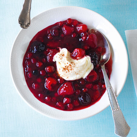 Winterliche Beerengrütze mit Mascarpone Winterliche Beerengrütze mit Mascarpone