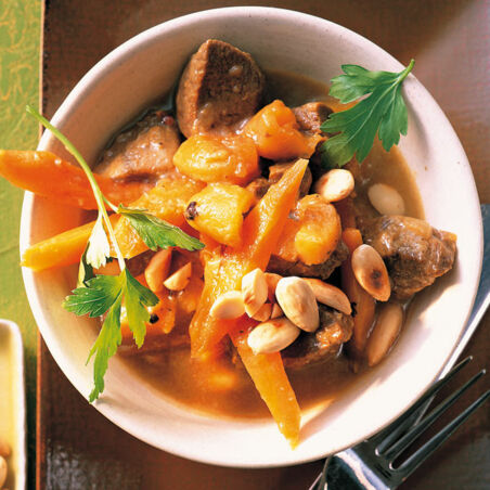 Geschmortes Lamm mit Safran und Aprikosen Geschmortes Lamm mit Safran und Aprikosen