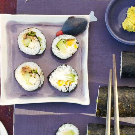Vegetarische Sushi mit zweierlei Füllung
