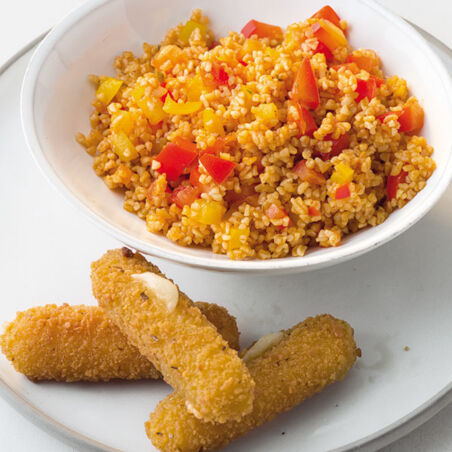 Paprika-Bulgur mit Frischkäse-Sticks Paprika-Bulgur mit Frischkäse-Sticks
