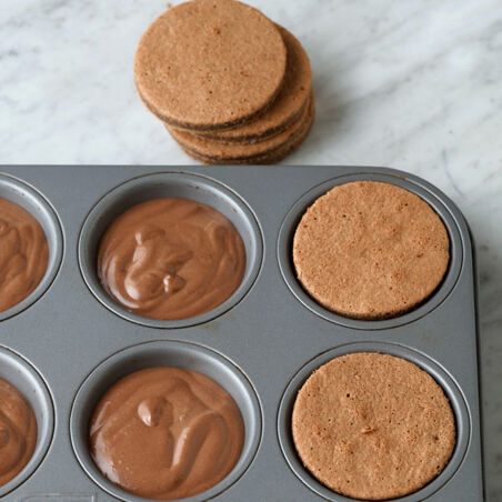 Schokoeis-Törtchen mit Himbeersauce Schokoeis-Törtchen mit Himbeersauce