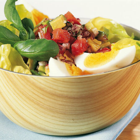 Salat mit Ei und Avocado