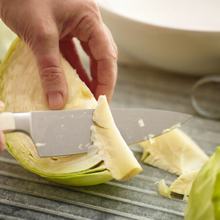 Asiatischer Kohlsalat mit Hühnerstreifen Asiatischer Kohlsalat mit Hühnerstreifen