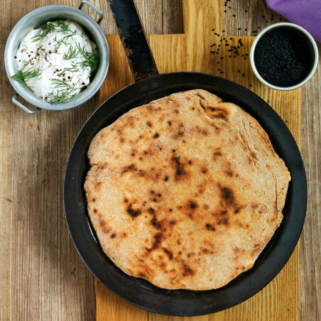 Pfannenbrot mit Knoblauch-Dill-Dip Pfannenbrot mit Knoblauch-Dill-Dip
