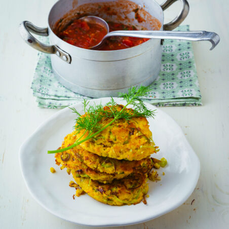 Hirsebratlinge mit Tomatensauce Hirsebratlinge mit Tomatensauce