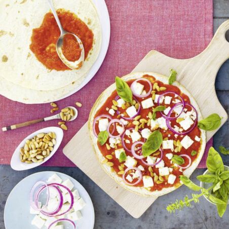 Schnelle Feta-Ajvar-Pizza Schnelle Feta-Ajvar-Pizza