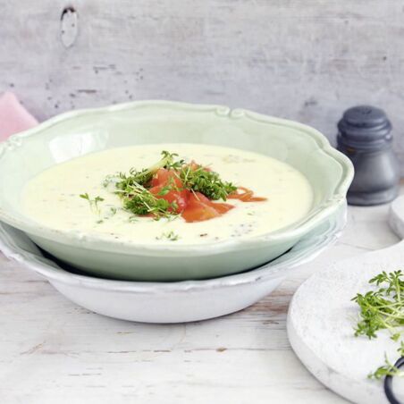 Kartoffelcremesuppe mit Räucherlachs Kartoffelcremesuppe mit Räucherlachs