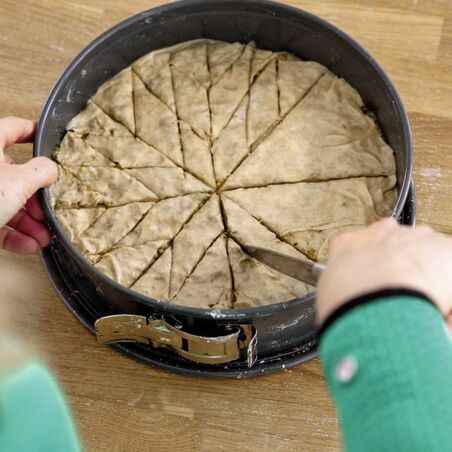 Dinkel-Baklava mit Mandeln und Pistazien