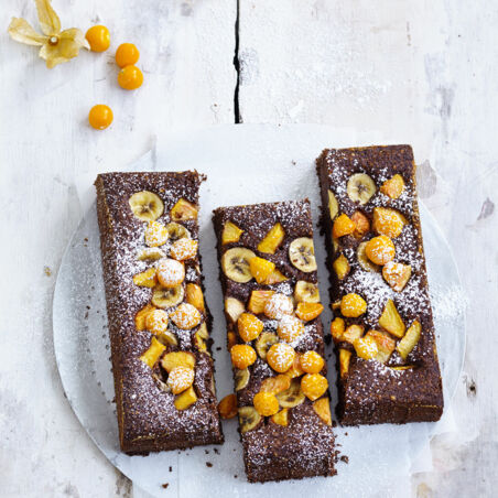 Kakaokuchen mit exotischen Früchten Kakaokuchen mit exotischen Früchten