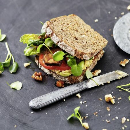 Tomaten-Tofu-Sandwich mit Kresse Tomaten-Tofu-Sandwich mit Kresse